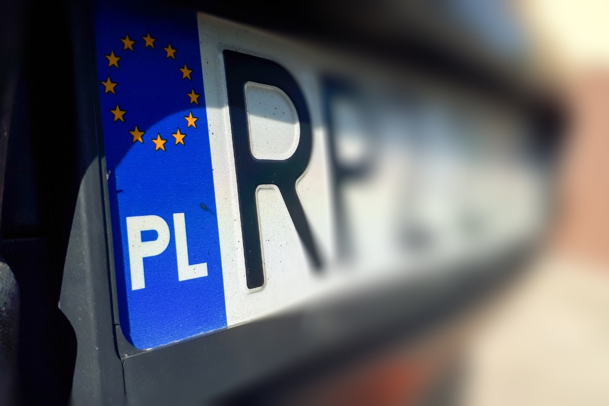 La Polonia pronta a radiare le auto con targhe polacche