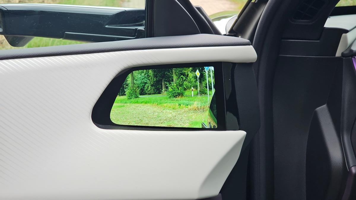 Display specchietto digitale Mazda
