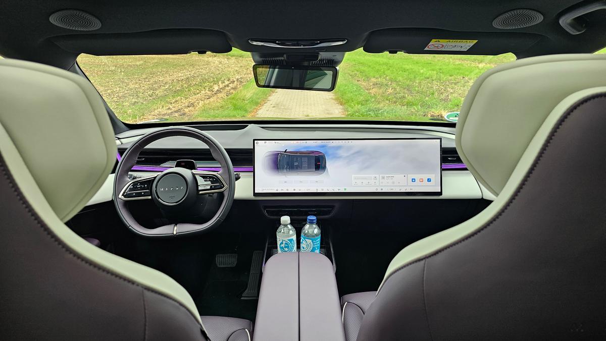 Interni CX-6e