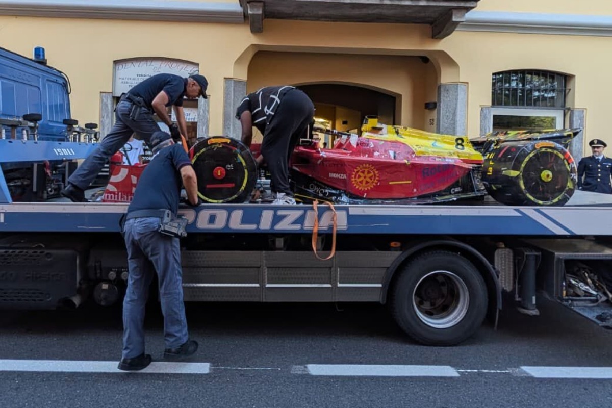 Monza, la monoposto dei sogni finisce sul carro attrezzi